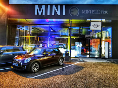 MINI Store Altitude 38photo